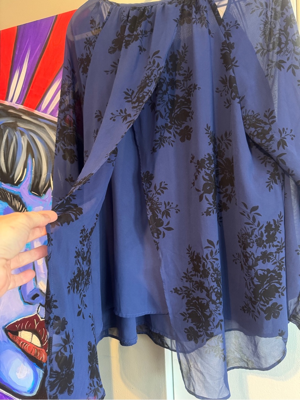Torrid Blue Floral Georgette Split Back Overlay Blouse - Size 2 / 2X - Picture 8 of 14